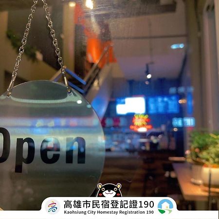 Like Hostel & Bar Lounge 高雄市 エクステリア 写真