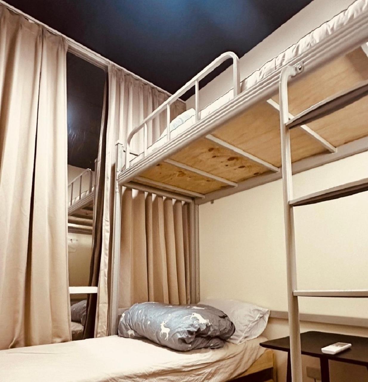 Like Hostel & Bar Lounge 高雄市 エクステリア 写真