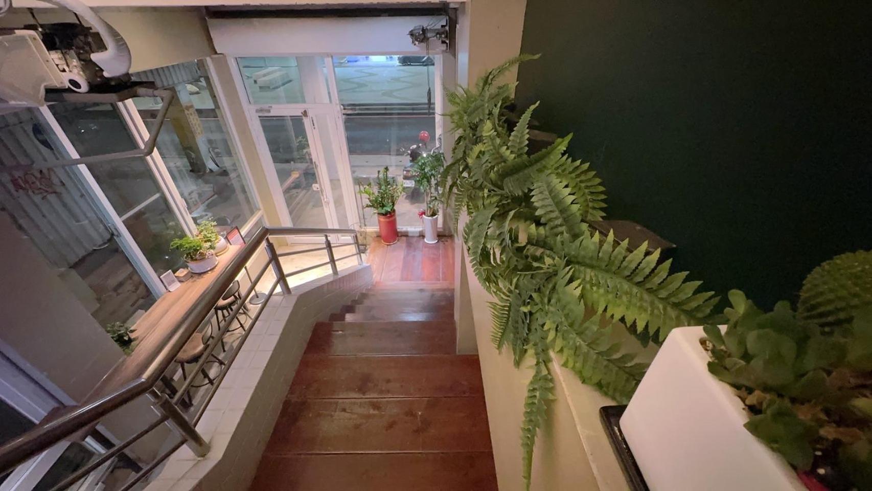 Like Hostel & Bar Lounge 高雄市 エクステリア 写真