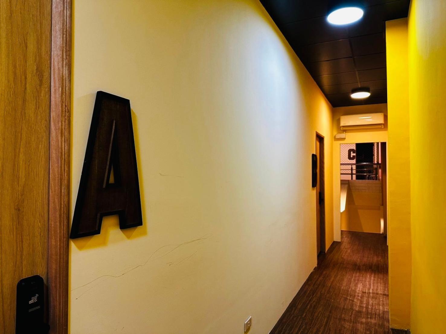 Like Hostel & Bar Lounge 高雄市 エクステリア 写真